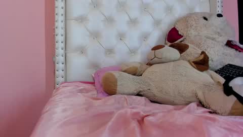 valentinee_xo online show from July 14, 10:54 am
