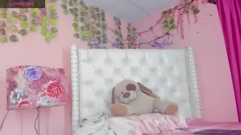 valentinee_xo online show from July 22, 7:22 am