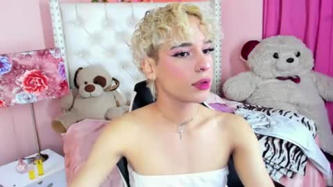 valentinee_xo online show from July 28, 6:09 am