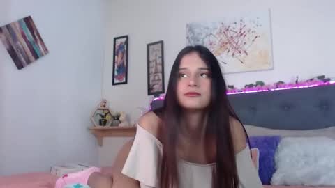 Snapshot of valentini_villa chatting on October 22, 8:08 pm V A L E N T I N I online show from October 22, 8:08 pm