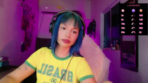 Danielle  Please help me to reach 300 thumbs up online show from December 22, 3:03 am