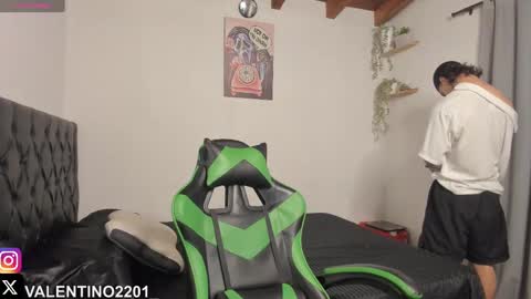 valentino online show from October 2, 11:34 pm