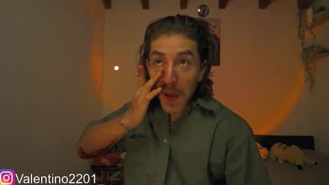 Snapshot of valentino_2201 chatting on March 26, 3:23 am Valentino - 15 OFF valentino2201 online show from March 26, 3:23 am