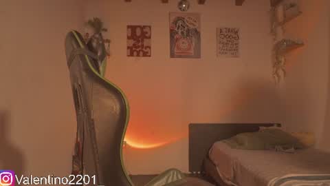 Snapshot of valentino_2201 chatting on June 24, 11:15 pm Valentino - 15 OFF valentino2201 online show from June 24, 11:15 pm