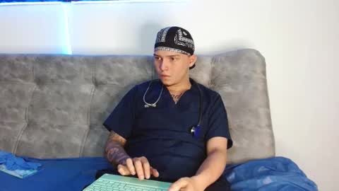 Snapshot of valentino_bel chatting on November 28, 4:15 am Nick online show from November 28, 4:15 am