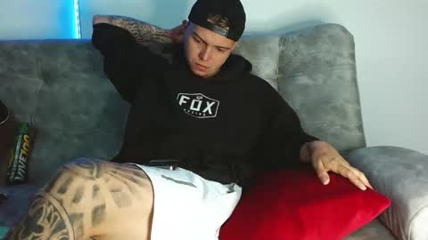 Snapshot of valentino_bel chatting on December 3, 12:25 pm Nick online show from December 3, 12:25 pm