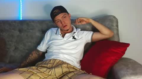 Snapshot of valentino_bel chatting on December 5, 4:47 pm Nick online show from December 5, 4:47 pm