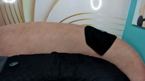 Snapshot of valentino_lux chatting on November 16, 3:34 am valentino lux online show from November 16, 3:34 am