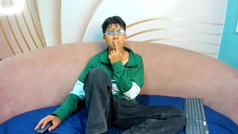 Snapshot of valentino_lux chatting on November 17, 3:45 am valentino lux online show from November 17, 3:45 am