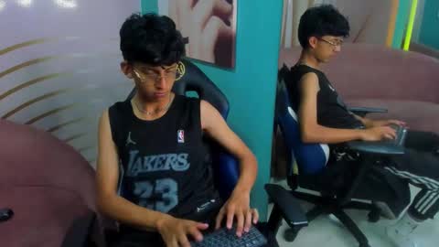 Snapshot of valentino_lux chatting on November 25, 3:28 am valentino lux online show from November 25, 3:28 am