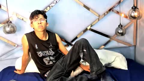 Snapshot of valentino_lux chatting on December 1, 11:26 am valentino lux online show from December 1, 11:26 am