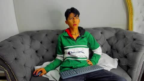 Snapshot of valentino_lux chatting on December 2, 11:26 am valentino lux online show from December 2, 11:26 am