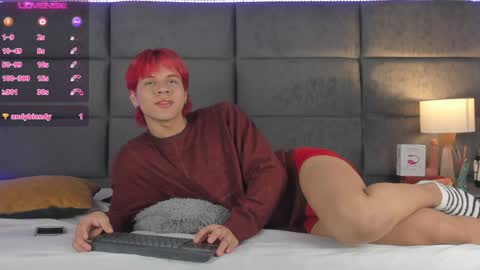 Snapshot of valentino_moon chatting on December 3, 2:36 am valentino moon online show from December 3, 2:36 am