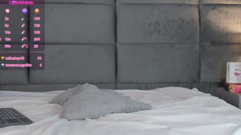 Snapshot of valentino_moon chatting on December 29, 6:24 am valentino moon online show from December 29, 6:24 am