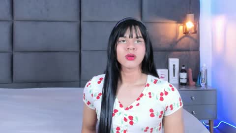 Snapshot of valentino_moon chatting on September 22, 2:35 am valentino moon online show from September 22, 2:35 am