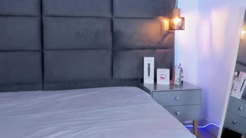 Snapshot of valentino_moon chatting on October 14, 3:18 am valentino moon online show from October 14, 3:18 am