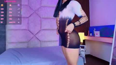 Snapshot of valentino_moon chatting on December 5, 2:53 am valentino moon online show from December 5, 2:53 am