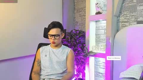 Snapshot of valentino_moretti chatting on December 2, 12:54 pm valentino_moretti online show from December 2, 12:54 pm