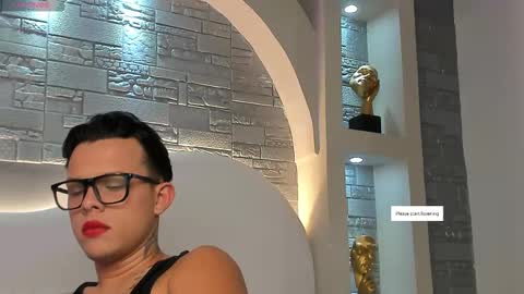 Snapshot of valentino_moretti chatting on December 14, 5:46 am valentino_moretti online show from December 14, 5:46 am