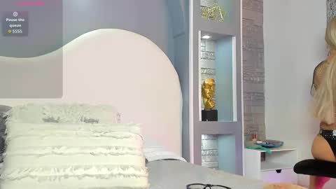 valentino_moretti online show from February 3, 12:10 pm