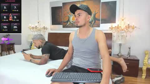 Snapshot of valentinos_ chatting on February 24, 9:46 pm Valentinos online show from February 24, 9:46 pm