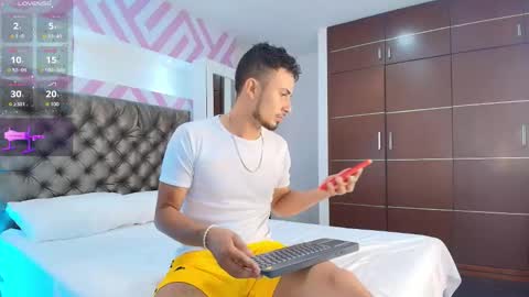 Snapshot of valentinos_ chatting on March 17, 9:51 pm Valentinos online show from March 17, 9:51 pm