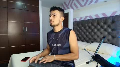 Snapshot of valentinos_ chatting on March 18, 9:07 pm Valentinos online show from March 18, 9:07 pm