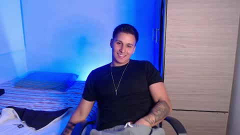 Snapshot of valentinosex_1 chatting on March 31, 11:16 pm VALENTINO online show from March 31, 11:16 pm