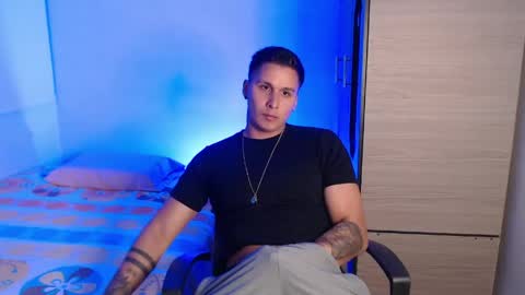 Snapshot of valentinosex_1 chatting on April 13, 10:15 pm VALENTINO online show from April 13, 10:15 pm