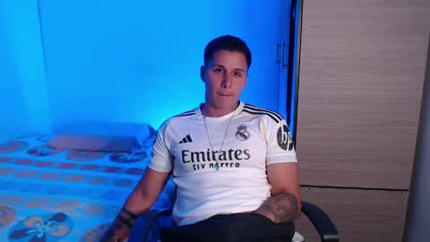 Snapshot of valentinosex_1 chatting on April 15, 10:43 pm VALENTINO online show from April 15, 10:43 pm