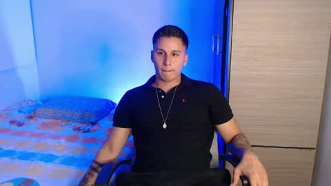 Snapshot of valentinosex_1 chatting on April 17, 11:30 pm VALENTINO online show from April 17, 11:30 pm