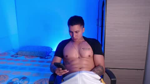 Snapshot of valentinosex_1 chatting on April 28, 12:31 am VALENTINO online show from April 28, 12:31 am