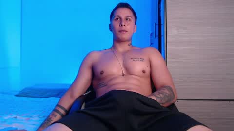 Snapshot of valentinosex_1 chatting on May 30, 10:51 pm VALENTINO online show from May 30, 10:51 pm