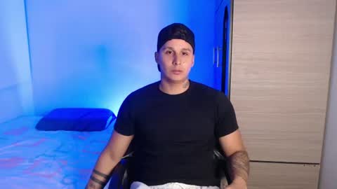 Snapshot of valentinosex_1 chatting on July 8, 12:26 am VALENTINO online show from July 8, 12:26 am