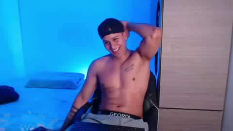 Snapshot of valentinosex_1 chatting on July 8, 10:58 pm VALENTINO online show from July 8, 10:58 pm