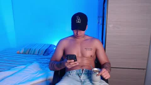 Snapshot of valentinosex_1 chatting on August 6, 8:55 pm VALENTINO online show from August 6, 8:55 pm