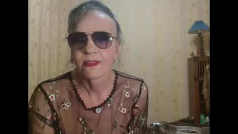 Snapshot of valenttijm3851 chatting on April 6, 6:42 pm valentijm online show from April 6, 6:42 pm