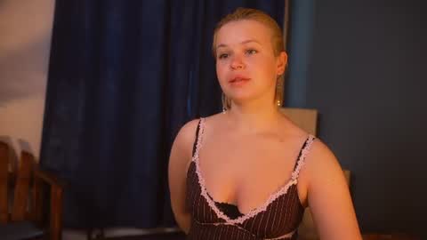 valeri______ online show from June 24, 7:29 am