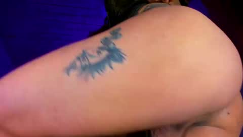 Snapshot of valeri_hilton chatting on April 8, 12:54 am valeri_hilton online show from April 8, 12:54 am