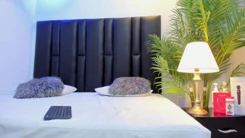 valeri_tafur online show from February 4, 11:05 am