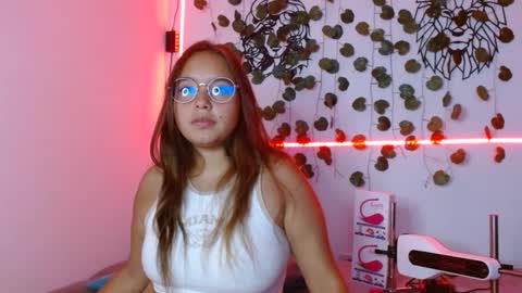 Snapshot of valeria_cherry chatting on December 5, 5:37 am valeria online show from December 5, 5:37 am