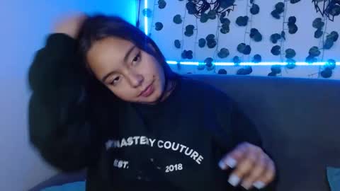 Snapshot of valeria_cherry chatting on December 21, 4:41 am valeria online show from December 21, 4:41 am