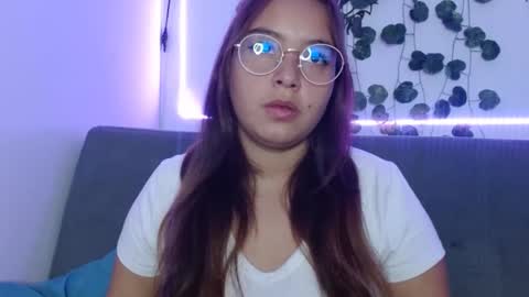 Snapshot of valeria_cherry chatting on January 21, 6:33 am valeria online show from January 21, 6:33 am