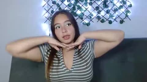 Snapshot of valeria_cherry chatting on February 18, 4:58 am valeria online show from February 18, 4:58 am