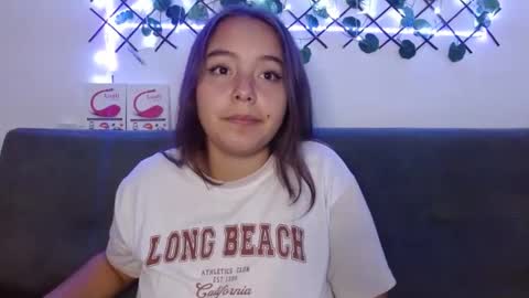 Snapshot of valeria_cherry chatting on February 22, 9:23 am valeria online show from February 22, 9:23 am