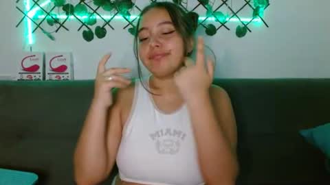 Snapshot of valeria_cherry chatting on February 25, 8:25 am valeria online show from February 25, 8:25 am