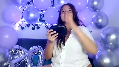 Snapshot of valeria_cherry chatting on March 8, 5:28 am valeria online show from March 8, 5:28 am