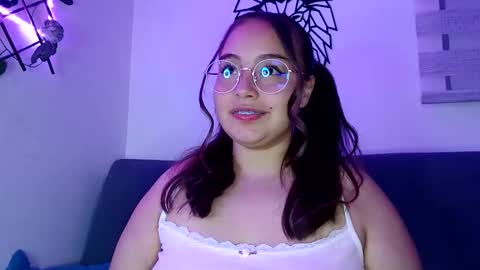 Snapshot of valeria_cherry chatting on September 10, 3:39 am valeria online show from September 10, 3:39 am