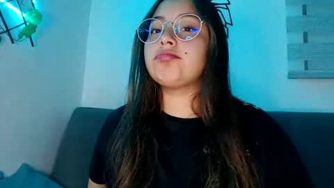 Snapshot of valeria_cherry chatting on September 12, 5:18 am valeria online show from September 12, 5:18 am