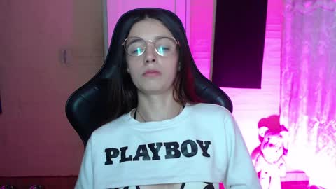 Snapshot of valeria_mendozza chatting on December 31, 5:44 am online show from December 31, 5:44 am